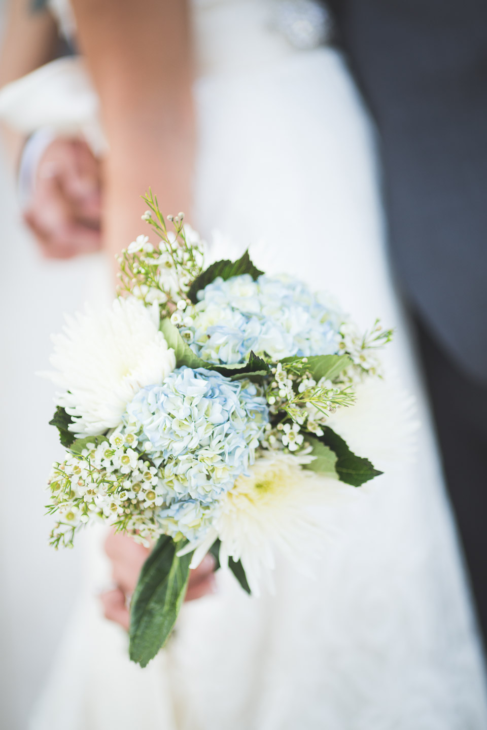 Detroit-Michigan-Wedding-Photographer-Photography-Bouquet-Flowers-Bride-Groom-Couple