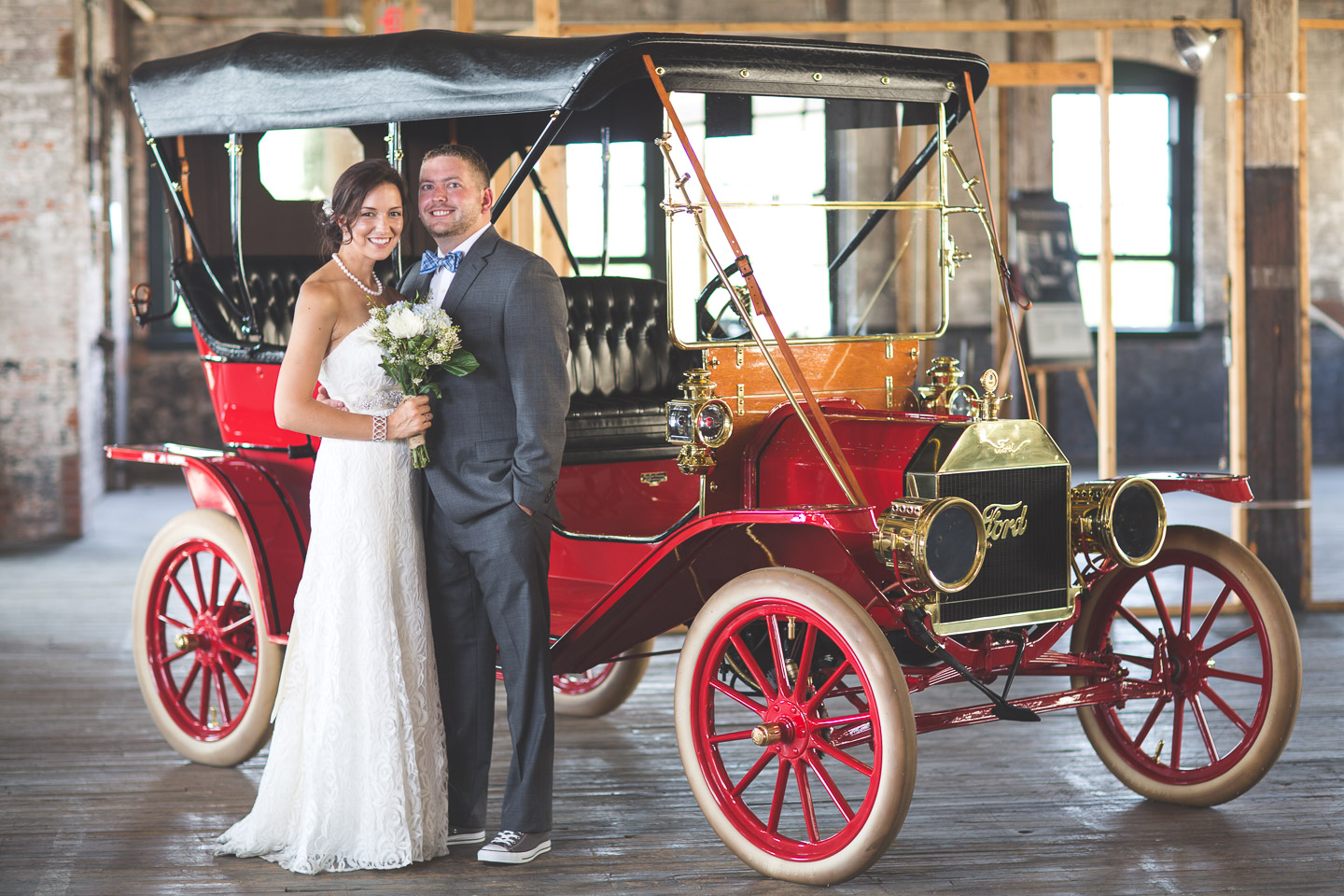 Detroit-Michigan-Wedding-Photographer-Photography-Ford-Piquette-Plant-Model T-Bride-Groom-Bouquet