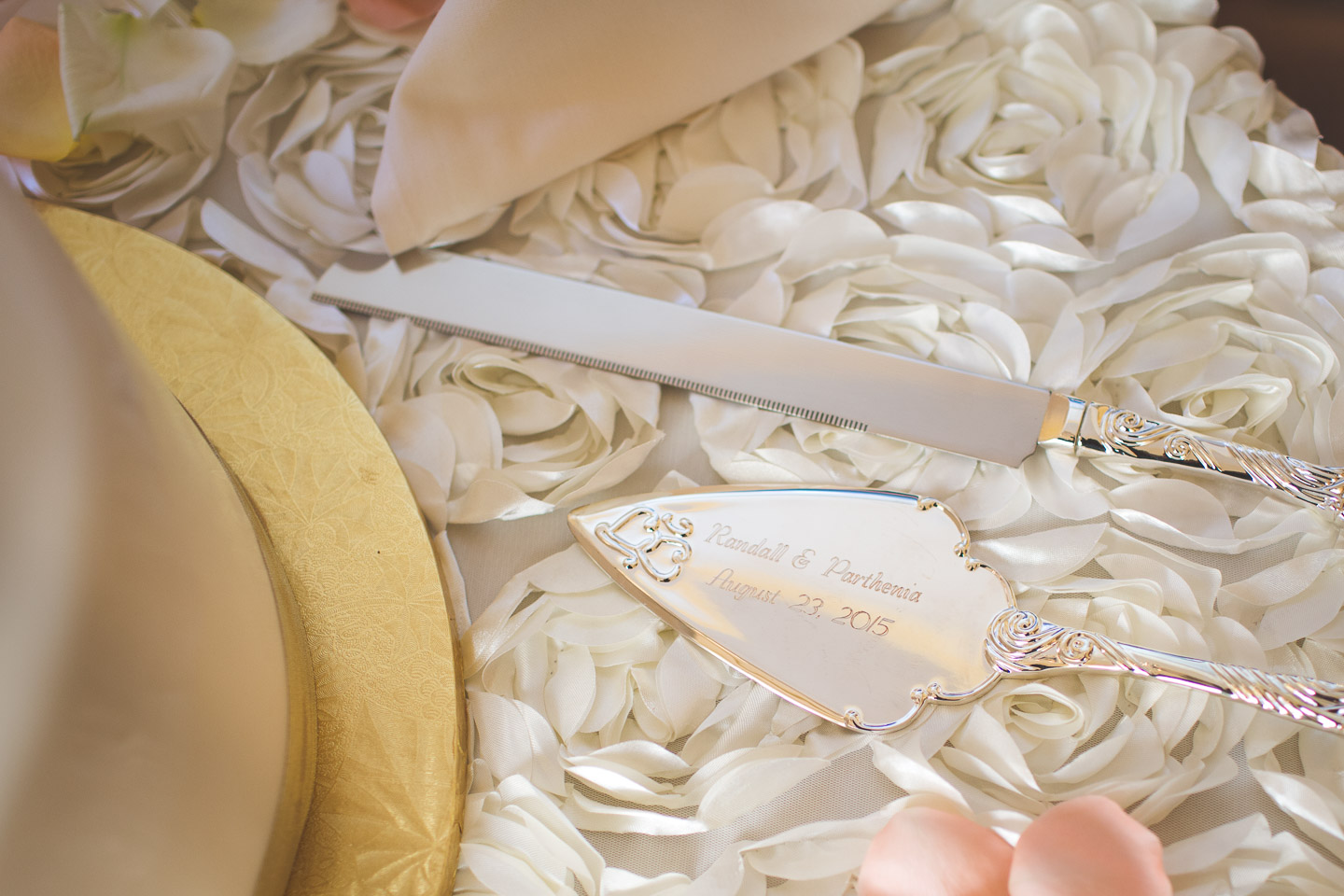 Detroit-Michigan-Wedding-The-Colony-Club-Reception-Cake-Knife-Engraved