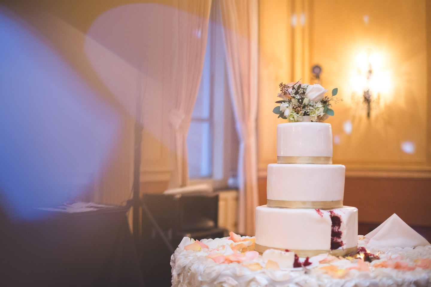Detroit-Michigan-Wedding-The-Colony-Club-Reception-Cake-Cut