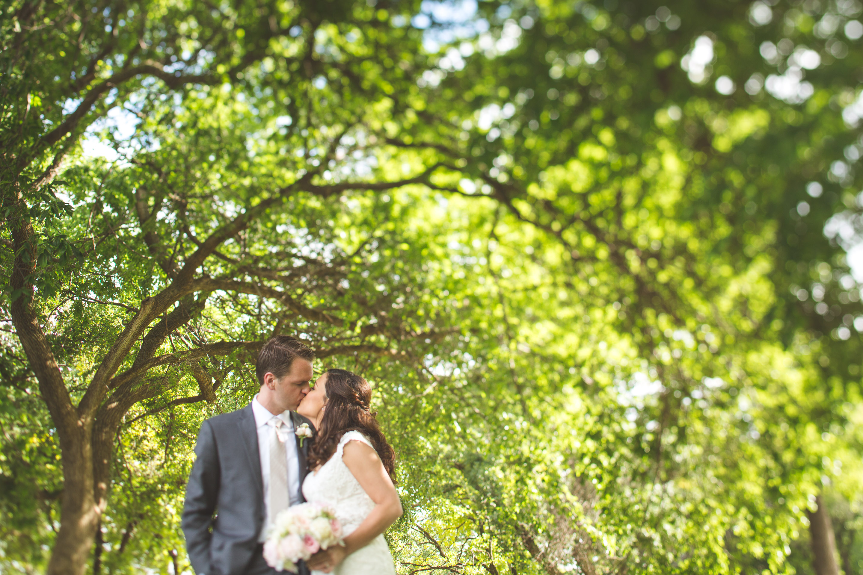 Wedding-Edmond-Oklahoma-Oak-Tree-Country-Club-Bride-Groom-Tree-Canopy-Portrait